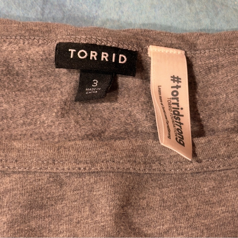 Torrid String Heather Gray Top Rainbow Skull Off … - image 3